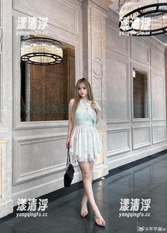 芊芊酱w 芊芊酱w的校服美图,青春的味道在这擦肩而过