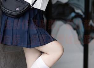 语画界 – 免费作品时刻,蜜桃酱的制服秒变风向标,你要不要试试跟风?