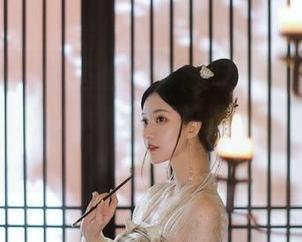 你相信吗，这些照片都是无圣光，也太好看了吧！露儿大魔王真的是女仆界的天花板。