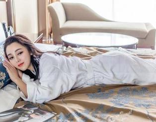 青豆客 – 纯白写真:张美荧是故意要让我塞满色彩吗?