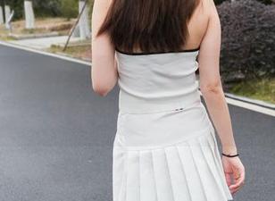 魔镜街拍 – 作品更新!婷婷在寒风中性感变肉丝圣诞美人,走过路过别错过!