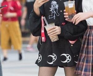 魔镜街拍 – 不好意思了,楼楼的白色连衣裙:这合集没丢圣光哦!