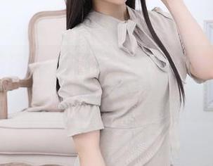 鹿野希的网袜:真想用高清来冲刷这似曾相识的优雅。